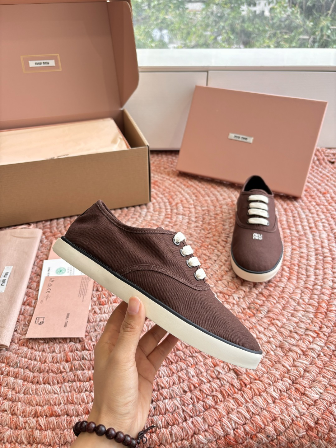 🌾G879miumiu缪缪 26ss 早春新款水钻刺绣帆布鞋把春日碎花踩在脚下，这双水钻刺绣帆布鞋太懂少