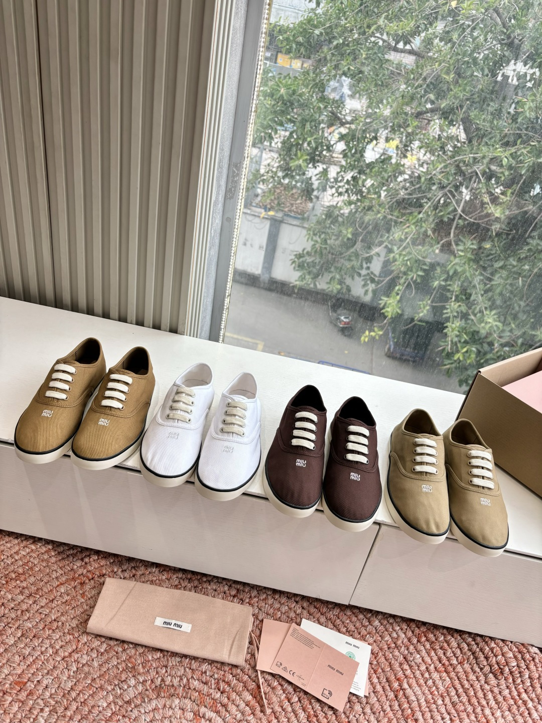 🌾G086miumiu缪缪 26ss 早春新款水钻刺绣帆布鞋把春日碎花踩在脚下，这双水钻刺绣帆布鞋太懂少