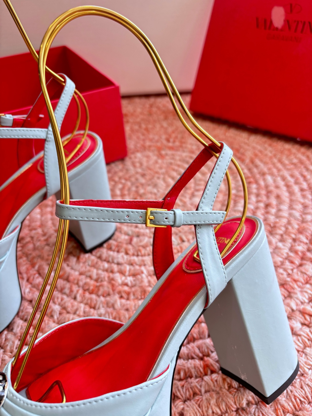 🌾G289所见即所得VALENTINO华伦天奴经典凉鞋单鞋春夏VLOGO SIGNATURE鞋型线条流畅