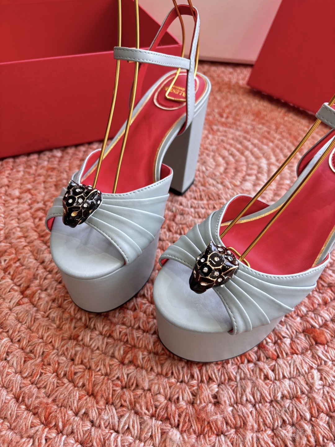 🌾G289所见即所得VALENTINO华伦天奴经典凉鞋单鞋春夏VLOGO SIGNATURE鞋型线条流畅