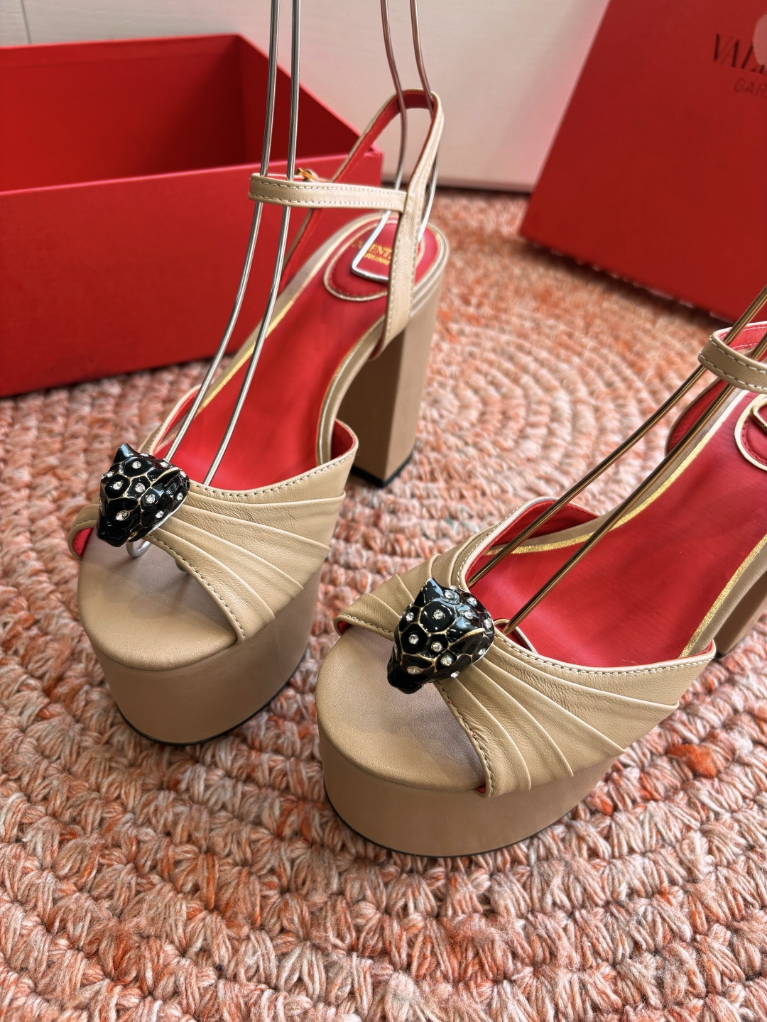 🌾G289所见即所得VALENTINO华伦天奴经典凉鞋单鞋春夏VLOGO SIGNATURE鞋型线条流畅