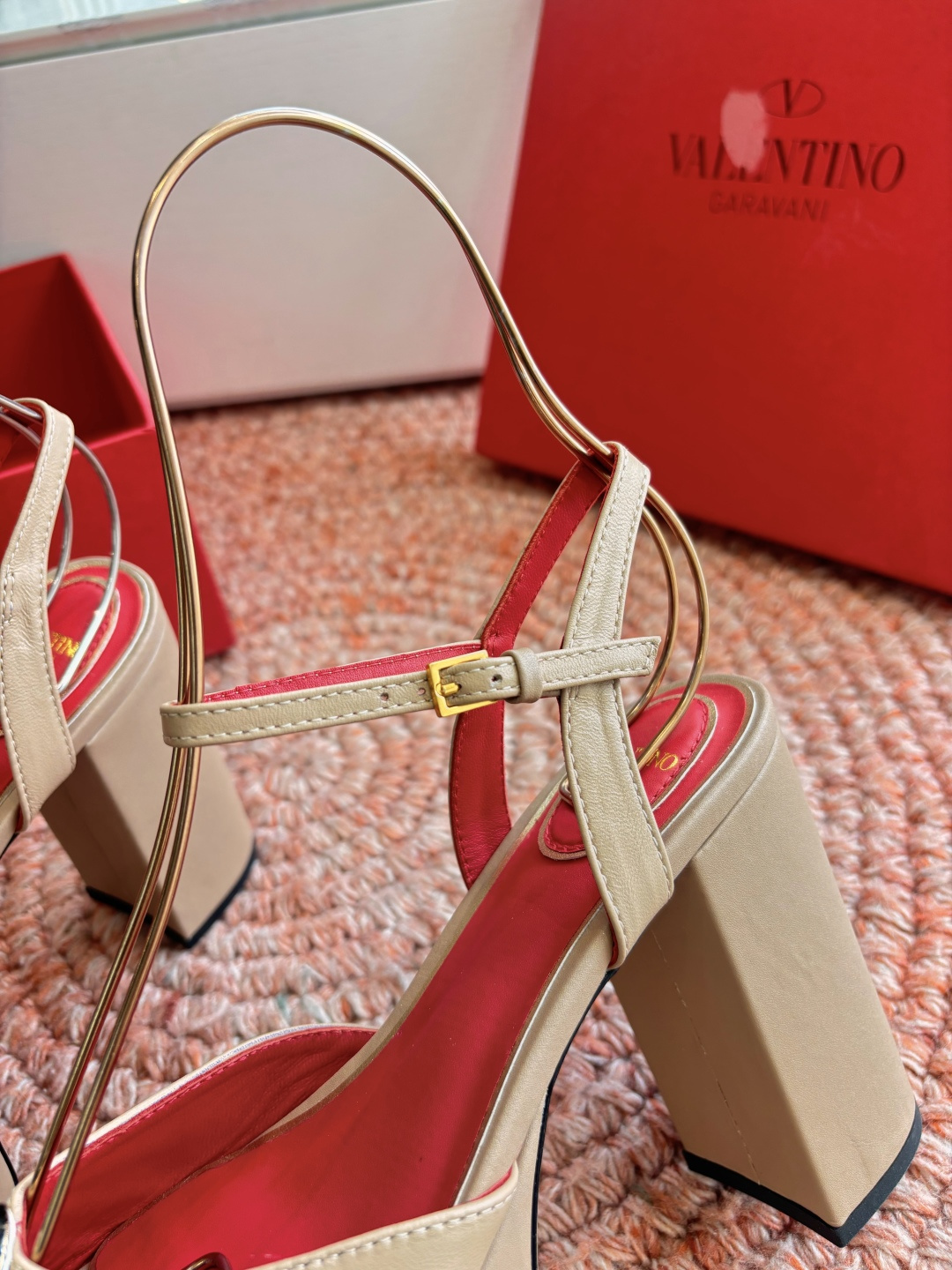 🌾G289所见即所得VALENTINO华伦天奴经典凉鞋单鞋春夏VLOGO SIGNATURE鞋型线条流畅