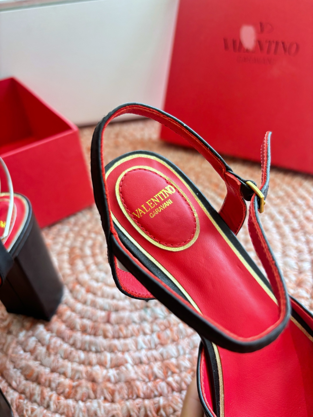 🌾G289所见即所得VALENTINO华伦天奴经典凉鞋单鞋春夏VLOGO SIGNATURE鞋型线条流畅