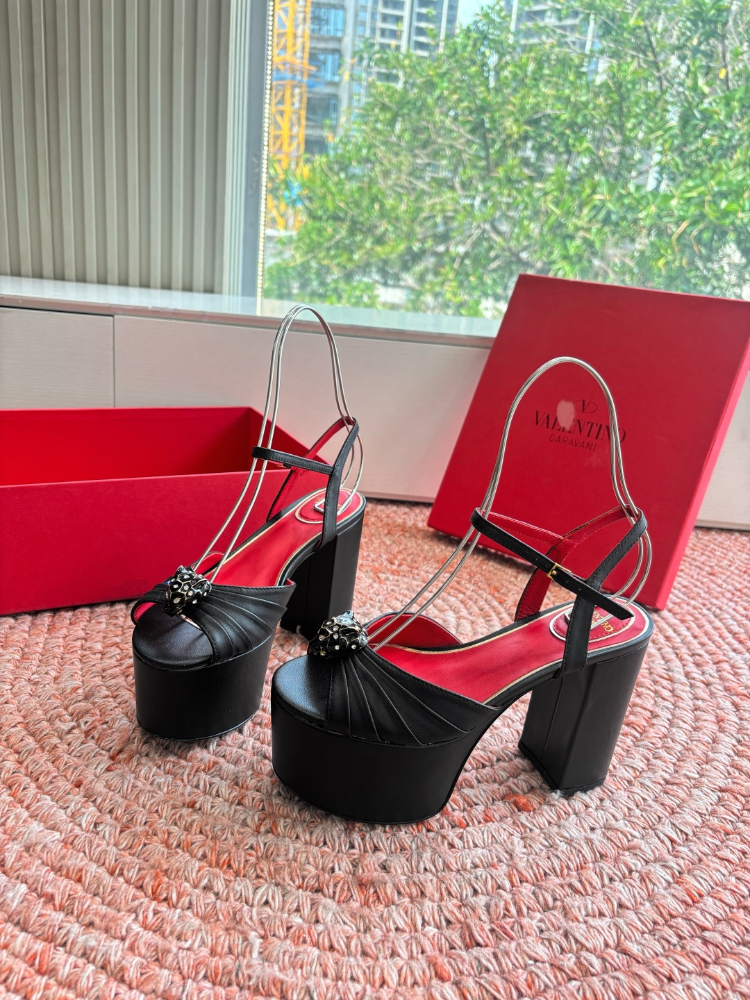 🌾G289所见即所得VALENTINO华伦天奴经典凉鞋单鞋春夏VLOGO SIGNATURE鞋型线条流畅