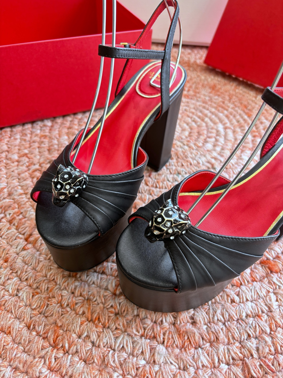 🌾G289所见即所得VALENTINO华伦天奴经典凉鞋单鞋春夏VLOGO SIGNATURE鞋型线条流畅