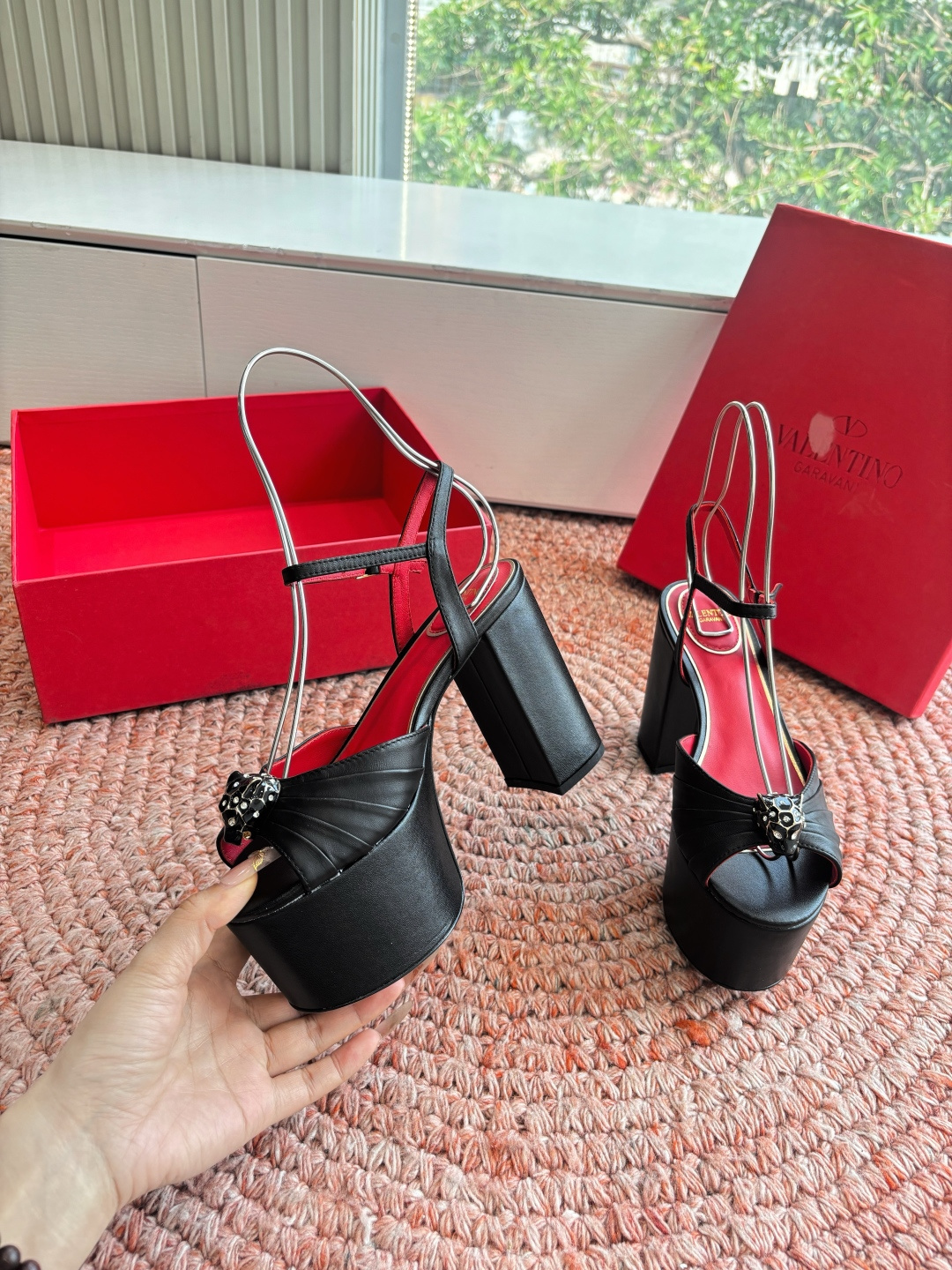 🌾G289所见即所得VALENTINO华伦天奴经典凉鞋单鞋春夏VLOGO SIGNATURE鞋型线条流畅