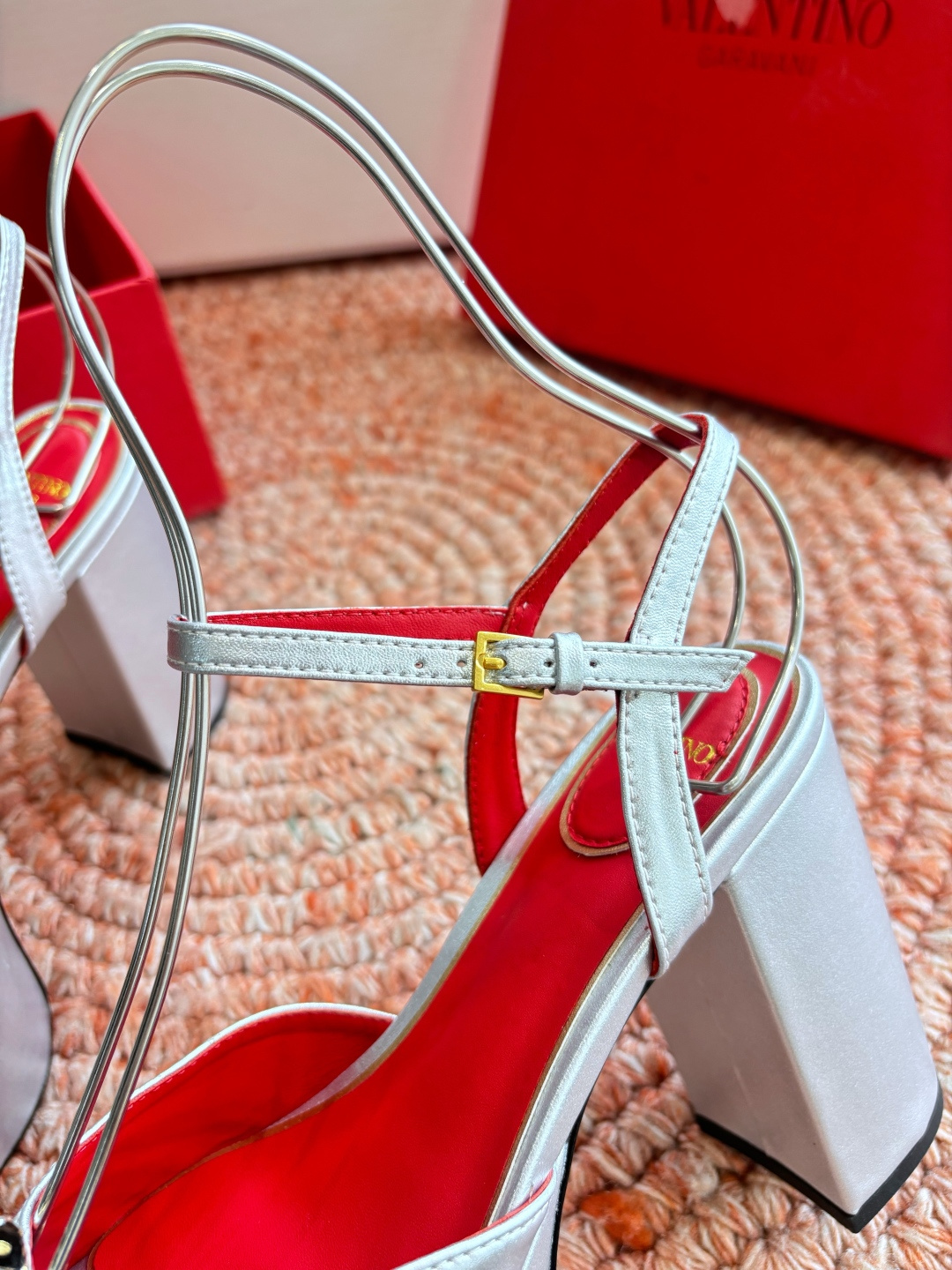 🌾G289所见即所得VALENTINO华伦天奴经典凉鞋单鞋春夏VLOGO SIGNATURE鞋型线条流畅