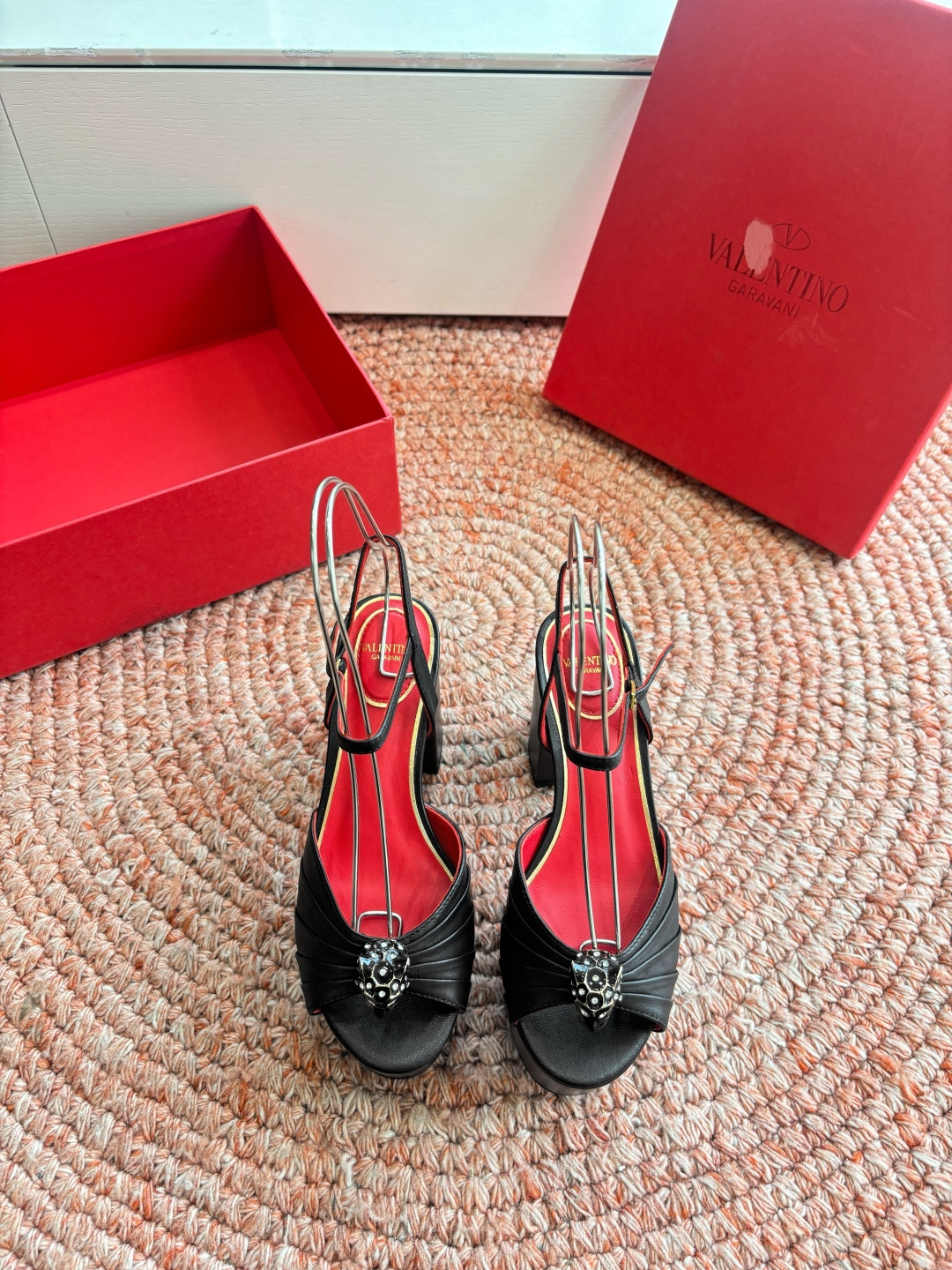 🌾G289所见即所得VALENTINO华伦天奴经典凉鞋单鞋春夏VLOGO SIGNATURE鞋型线条流畅