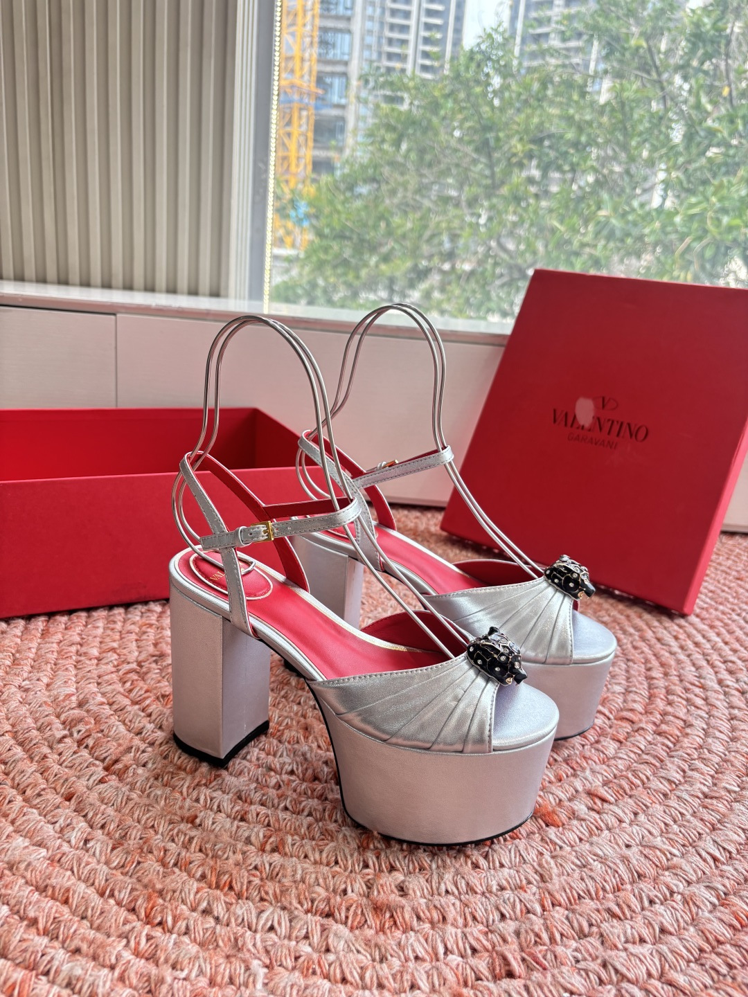 🌾G289所见即所得VALENTINO华伦天奴经典凉鞋单鞋春夏VLOGO SIGNATURE鞋型线条流畅