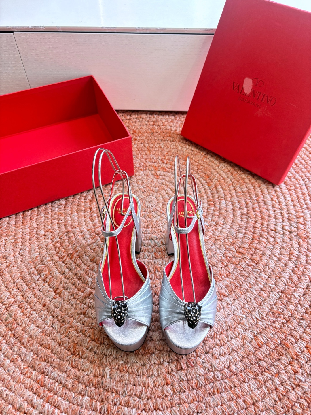 🌾G289所见即所得VALENTINO华伦天奴经典凉鞋单鞋春夏VLOGO SIGNATURE鞋型线条流畅