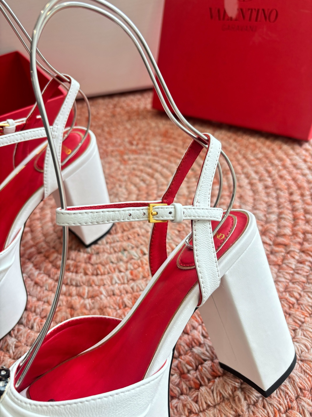 🌾G289所见即所得VALENTINO华伦天奴经典凉鞋单鞋春夏VLOGO SIGNATURE鞋型线条流畅