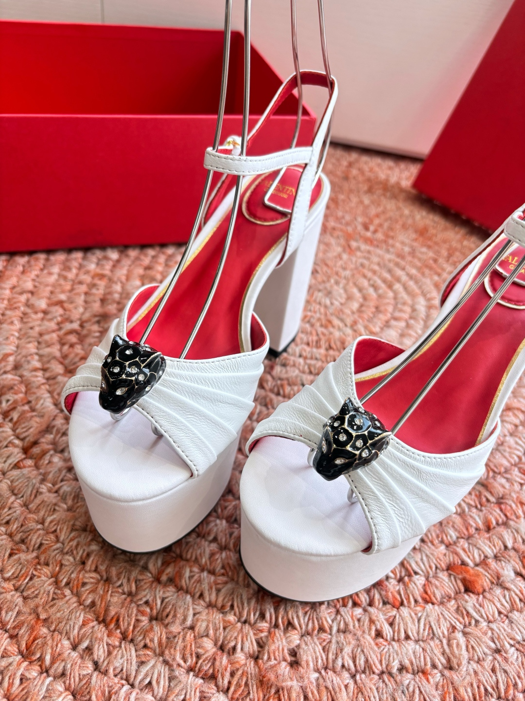 🌾G289所见即所得VALENTINO华伦天奴经典凉鞋单鞋春夏VLOGO SIGNATURE鞋型线条流畅