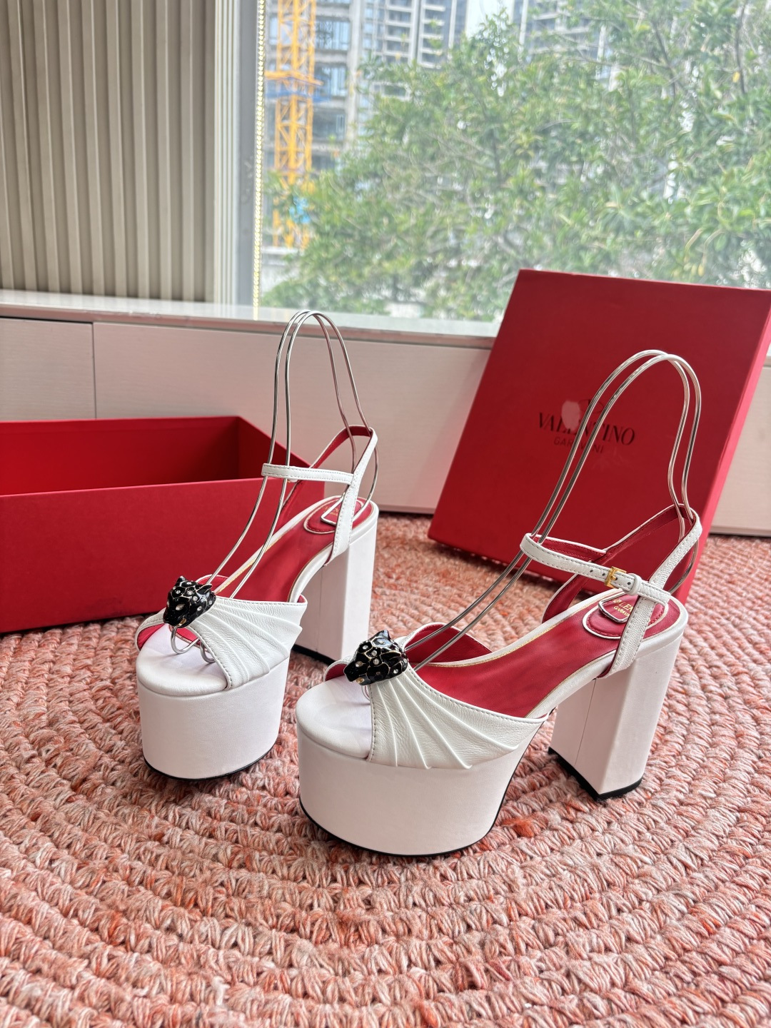 🌾G289所见即所得VALENTINO华伦天奴经典凉鞋单鞋春夏VLOGO SIGNATURE鞋型线条流畅