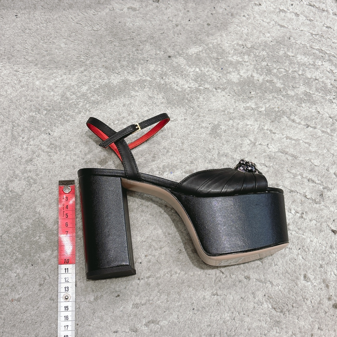 🌾G289所见即所得VALENTINO华伦天奴经典凉鞋单鞋春夏VLOGO SIGNATURE鞋型线条流畅