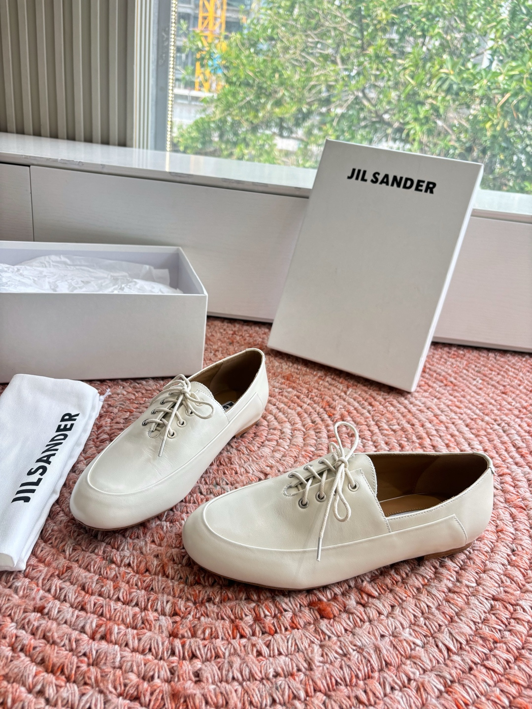 🌾G213所见即所得Jil Sande*26ss春夏新款玛丽珍乐福鞋平底鞋穿孔设计与柔软鞋面搭配，上脚轻