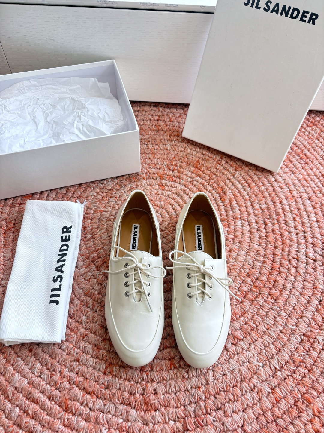 🌾G213所见即所得Jil Sande*26ss春夏新款玛丽珍乐福鞋平底鞋穿孔设计与柔软鞋面搭配，上脚轻