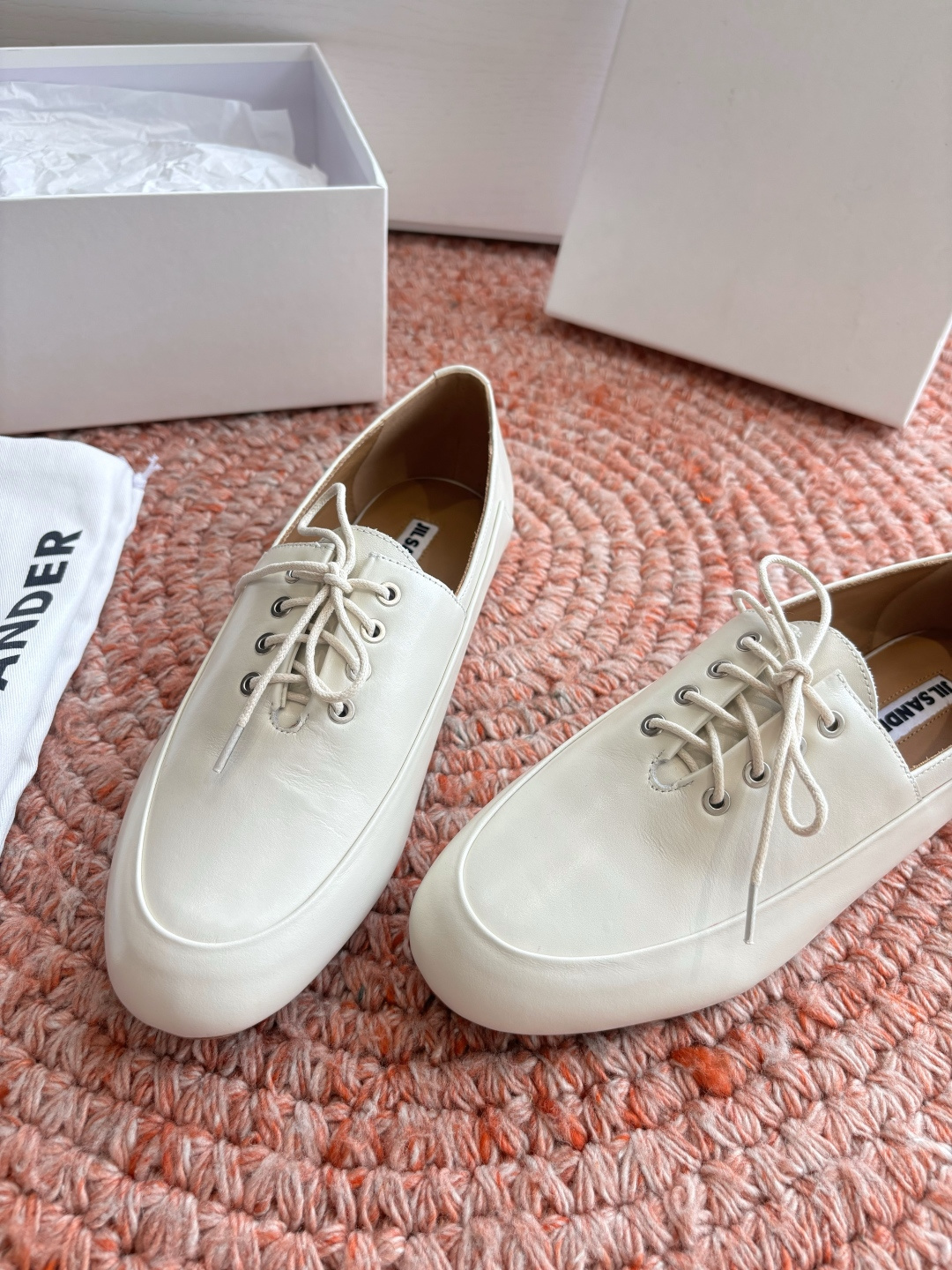 🌾G213所见即所得Jil Sande*26ss春夏新款玛丽珍乐福鞋平底鞋穿孔设计与柔软鞋面搭配，上脚轻