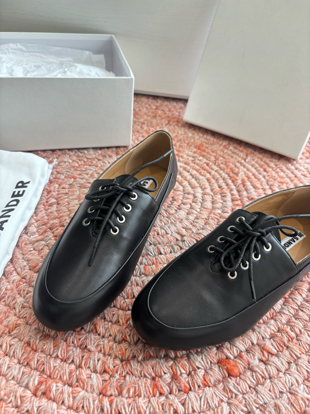 🌾G213所见即所得Jil Sande*26ss春夏新款玛丽珍乐福鞋平底鞋穿孔设计与柔软鞋面搭配，上脚轻