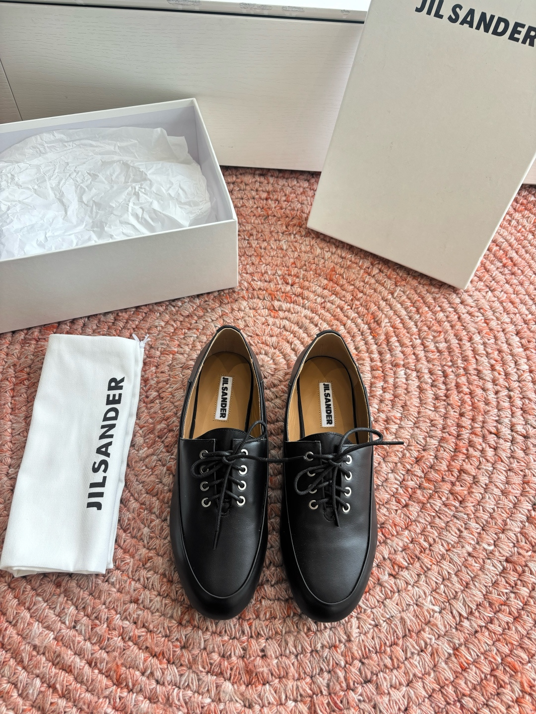 🌾G213所见即所得Jil Sande*26ss春夏新款玛丽珍乐福鞋平底鞋穿孔设计与柔软鞋面搭配，上脚轻