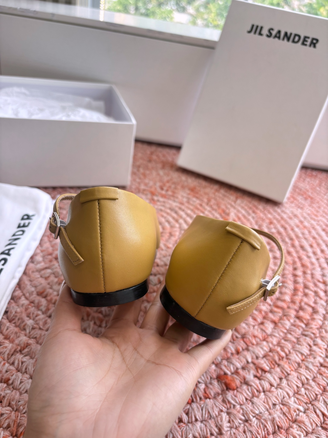 🌾G213所见即所得Jil Sande*26ss春夏新款玛丽珍乐福鞋平底鞋穿孔设计与柔软鞋面搭配，上脚轻