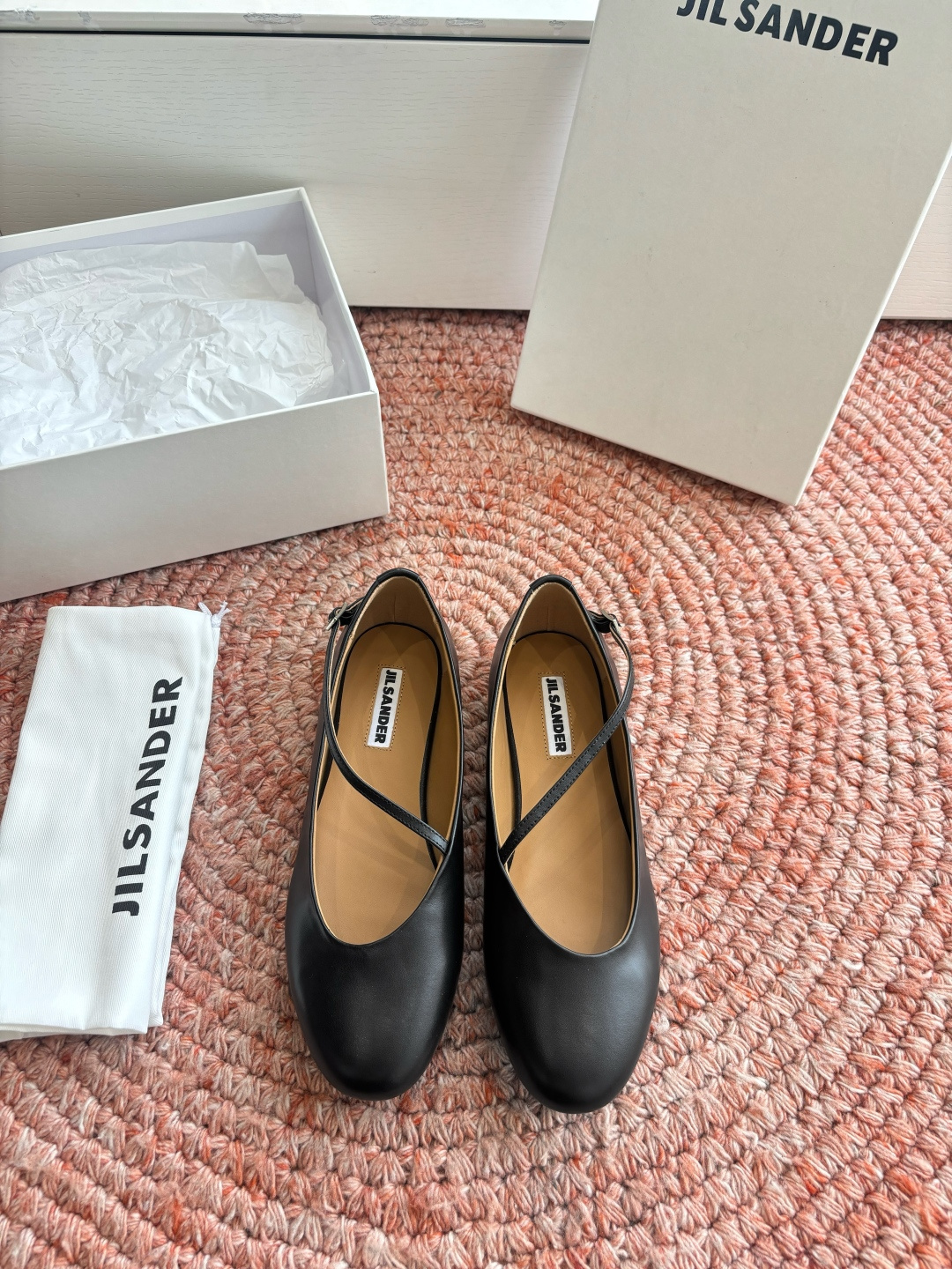 🌾G213所见即所得Jil Sande*26ss春夏新款玛丽珍乐福鞋平底鞋穿孔设计与柔软鞋面搭配，上脚轻