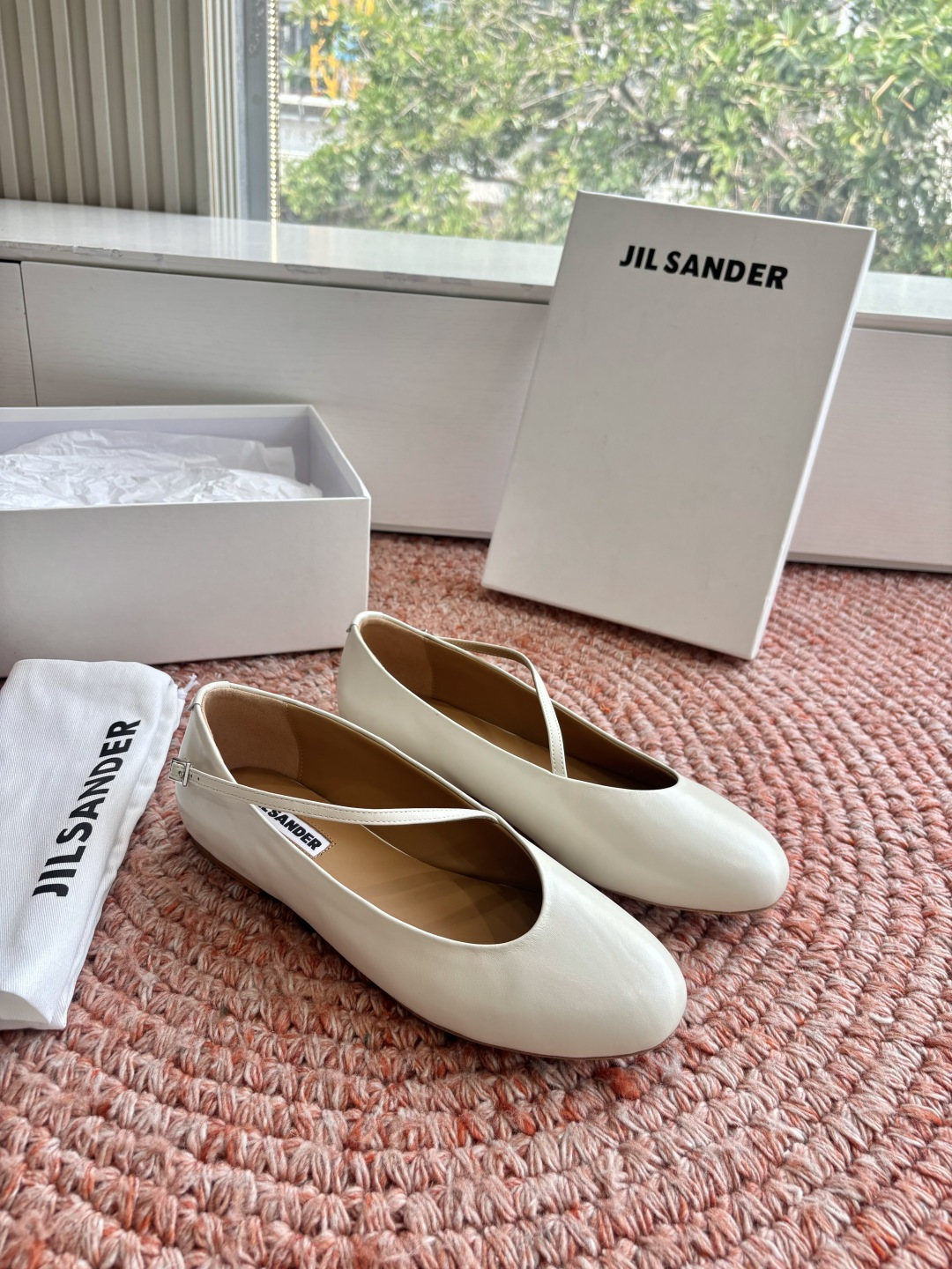 🌾G213所见即所得Jil Sande*26ss春夏新款玛丽珍乐福鞋平底鞋穿孔设计与柔软鞋面搭配，上脚轻