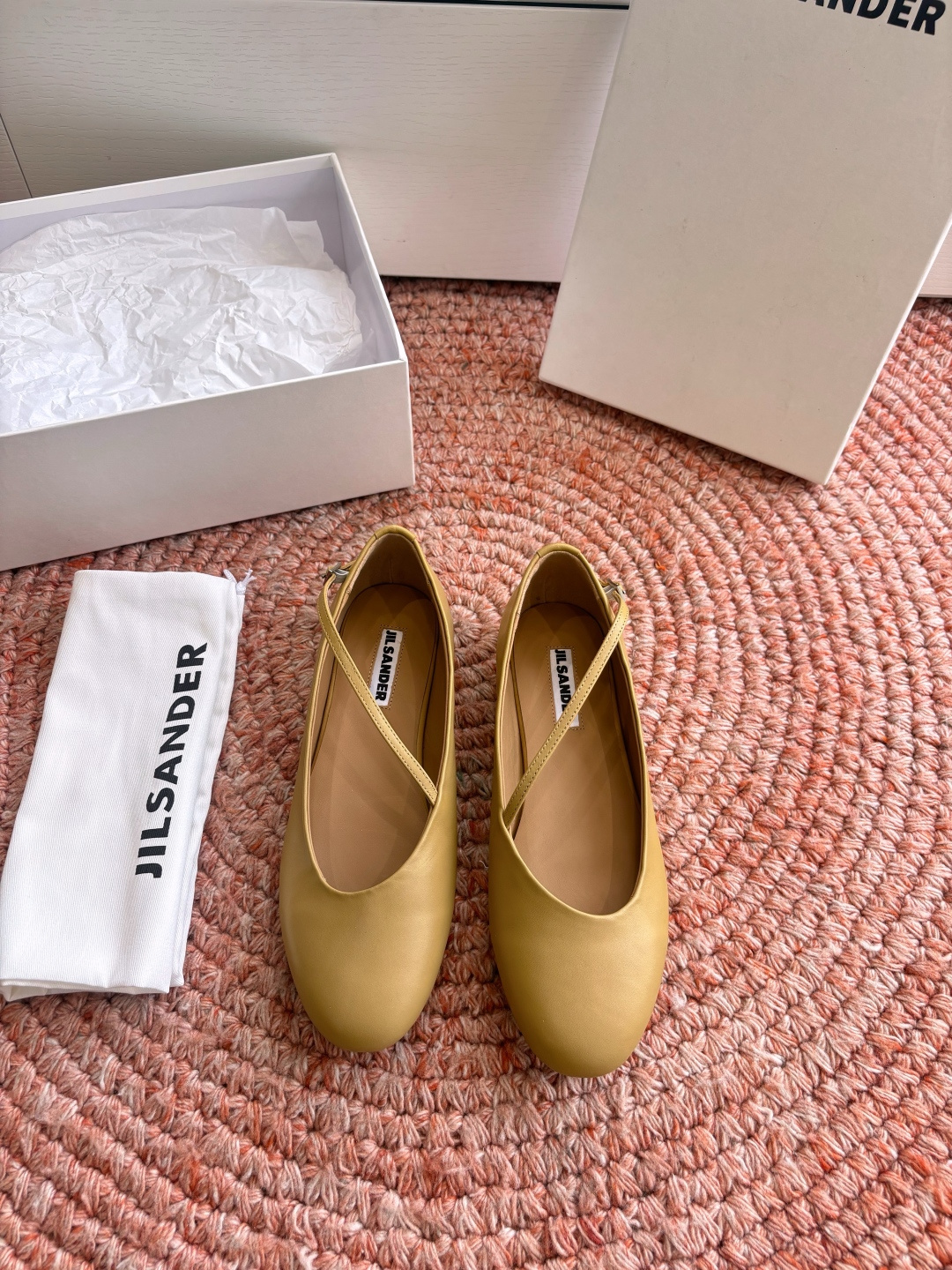 🌾G213所见即所得Jil Sande*26ss春夏新款玛丽珍乐福鞋平底鞋穿孔设计与柔软鞋面搭配，上脚轻