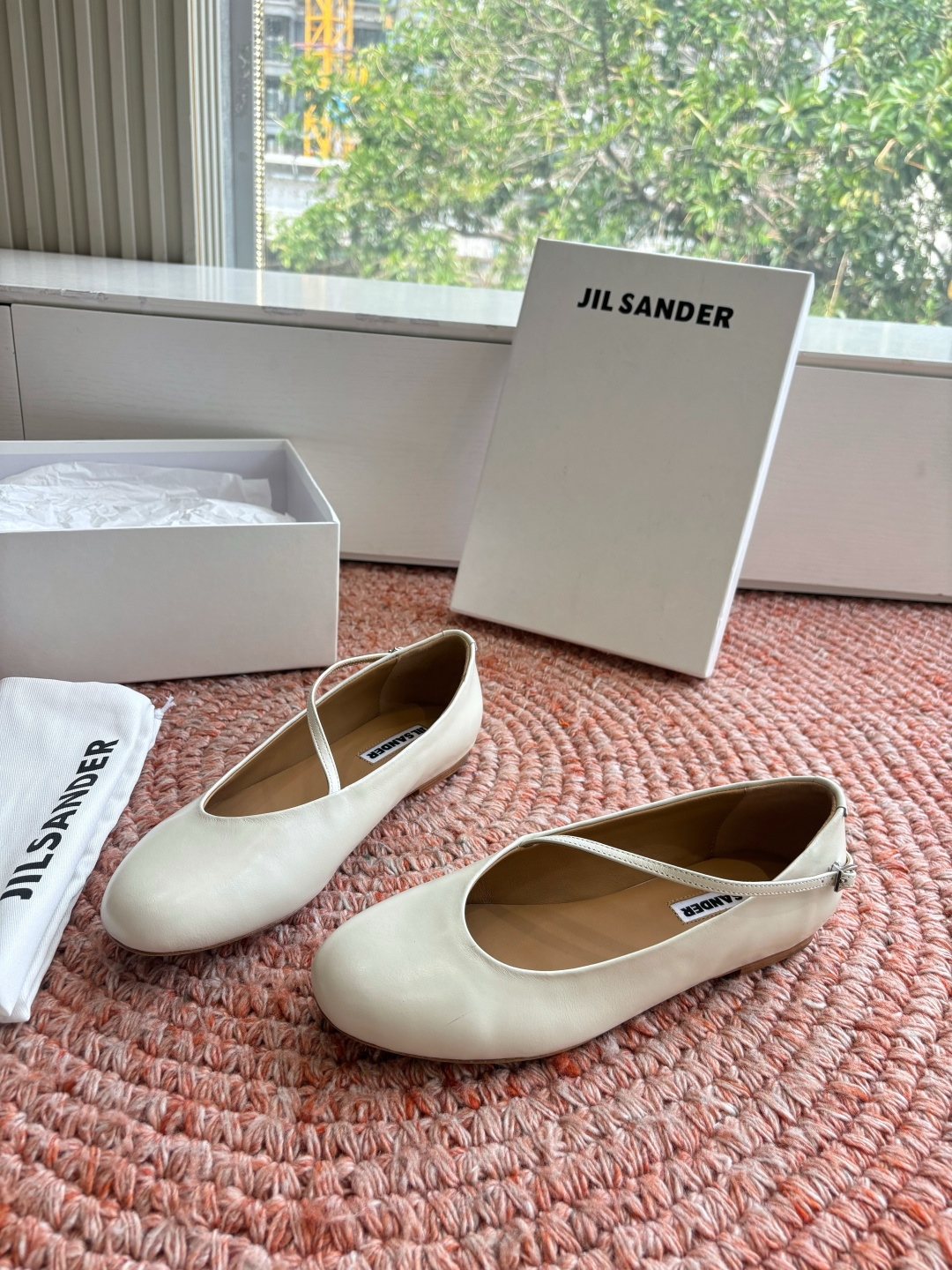 🌾G213所见即所得Jil Sande*26ss春夏新款玛丽珍乐福鞋平底鞋穿孔设计与柔软鞋面搭配，上脚轻