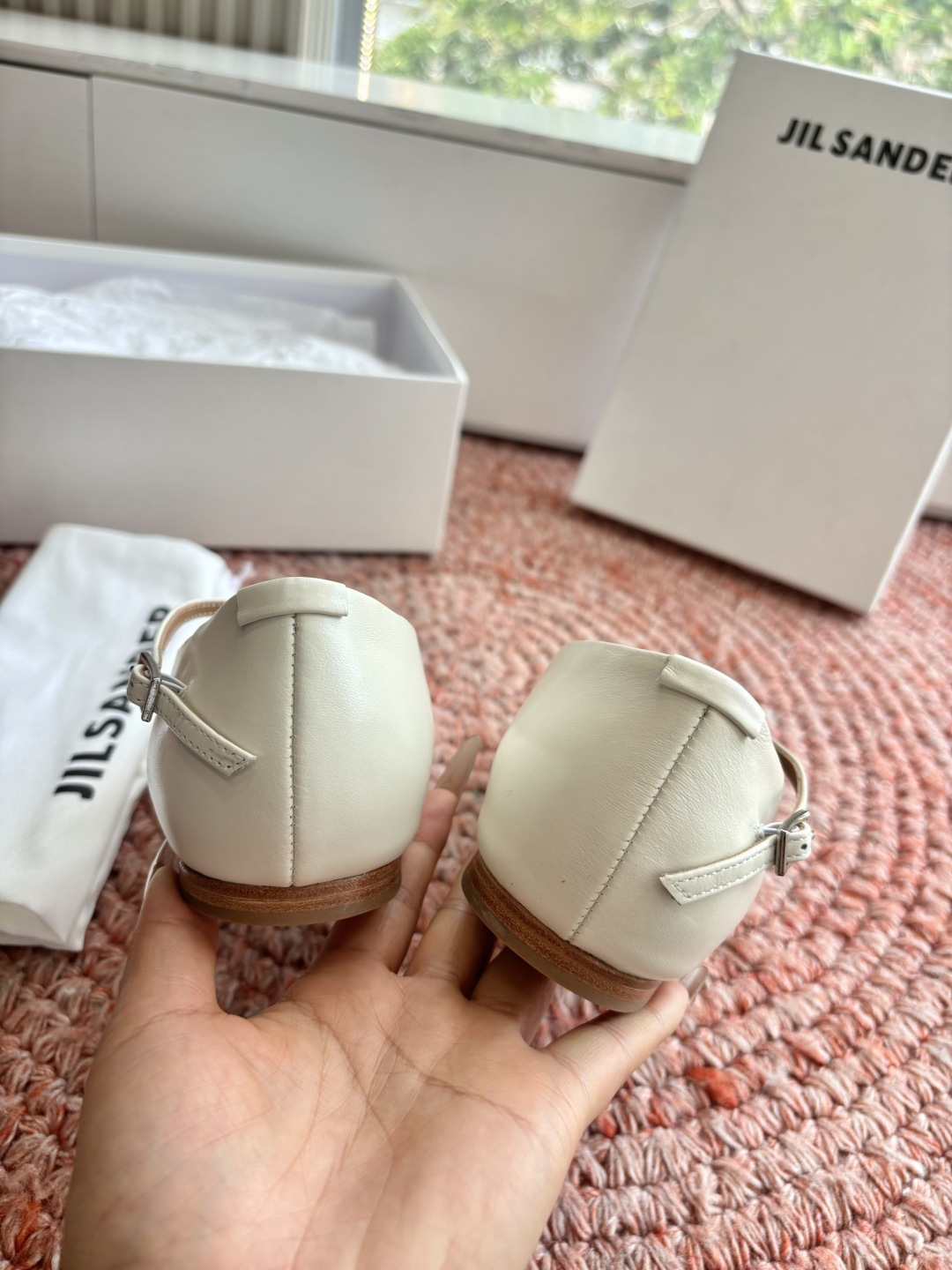 🌾G213所见即所得Jil Sande*26ss春夏新款玛丽珍乐福鞋平底鞋穿孔设计与柔软鞋面搭配，上脚轻