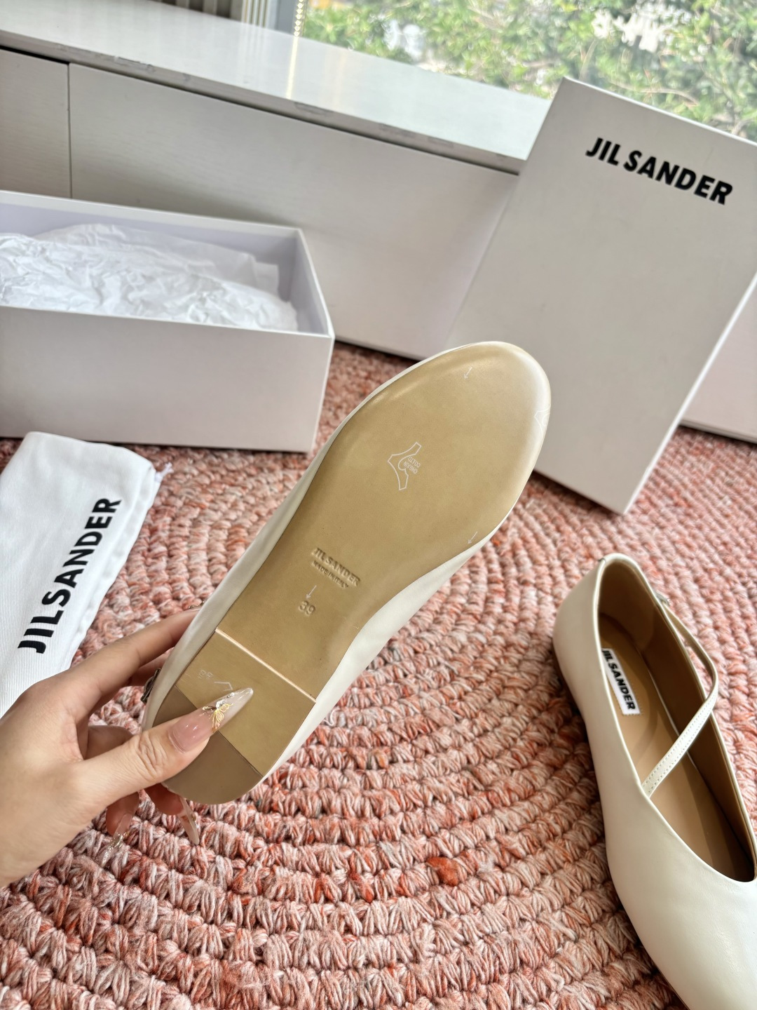 🌾G213所见即所得Jil Sande*26ss春夏新款玛丽珍乐福鞋平底鞋穿孔设计与柔软鞋面搭配，上脚轻