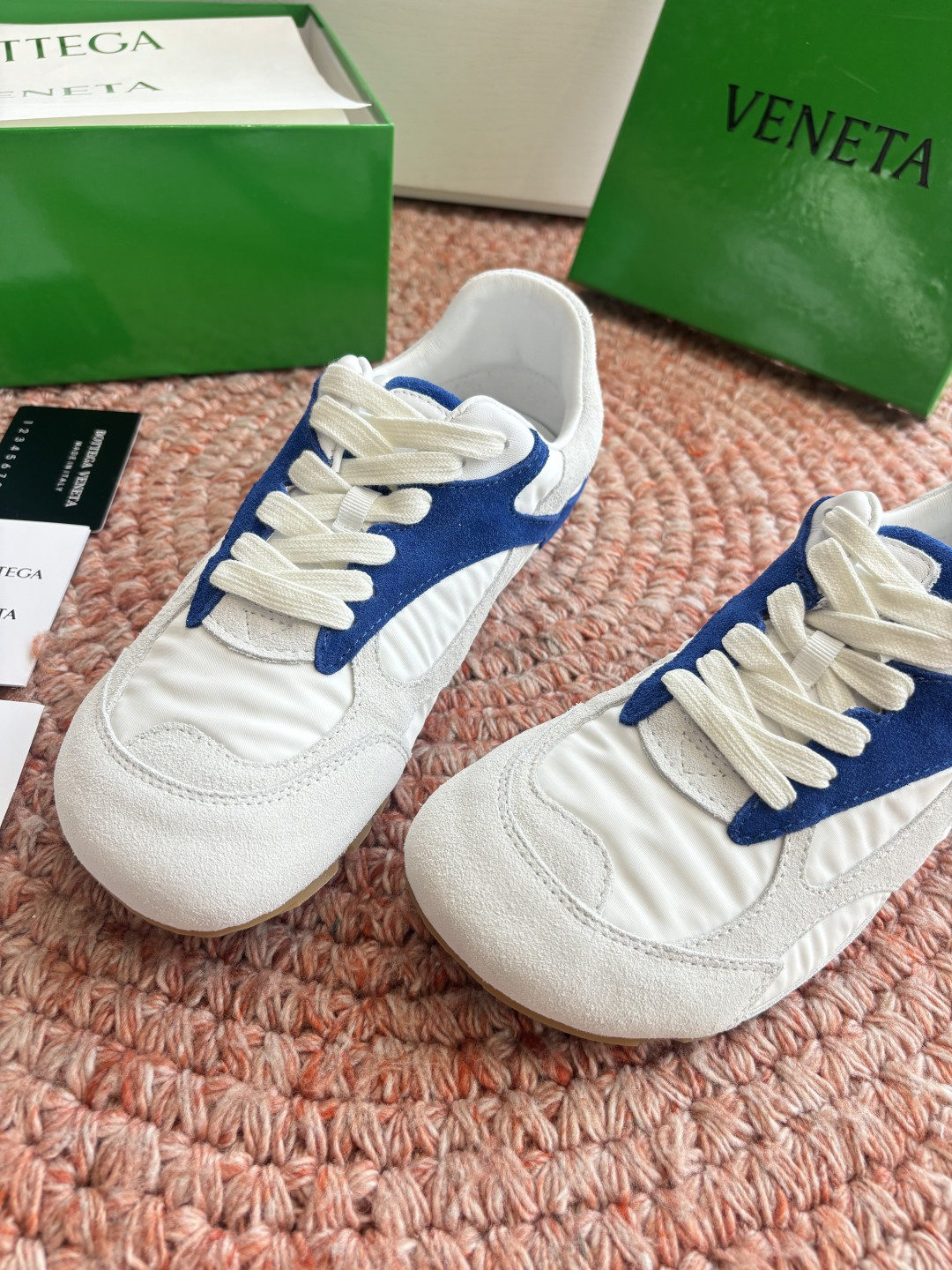 🌾G741火爆款 Bottega Veneta(BV葆蝶家)OrbitFlash系列复古运动鞋设计风格: