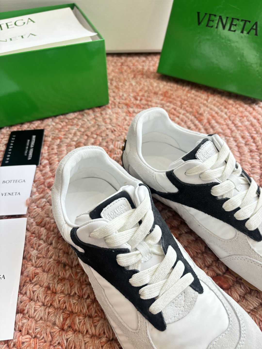 🌾G741火爆款 Bottega Veneta(BV葆蝶家)OrbitFlash系列复古运动鞋设计风格: