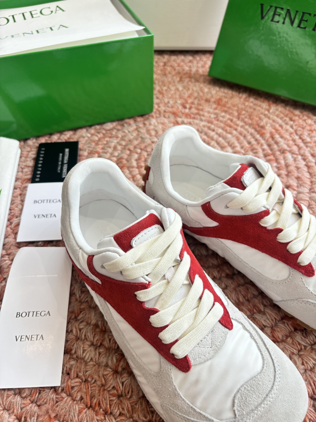 🌾G741火爆款 Bottega Veneta(BV葆蝶家)OrbitFlash系列复古运动鞋设计风格:
