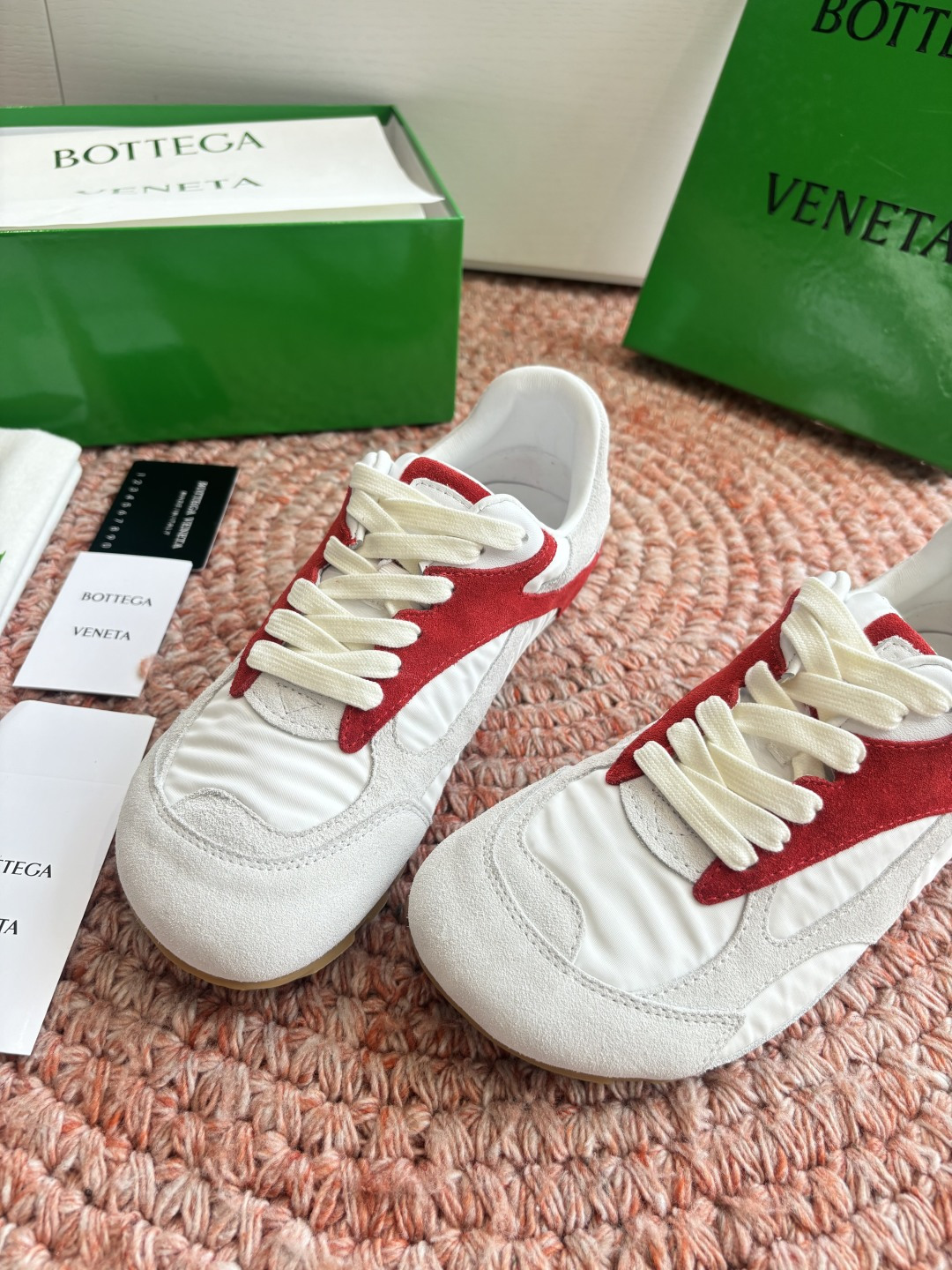🌾G741火爆款 Bottega Veneta(BV葆蝶家)OrbitFlash系列复古运动鞋设计风格: