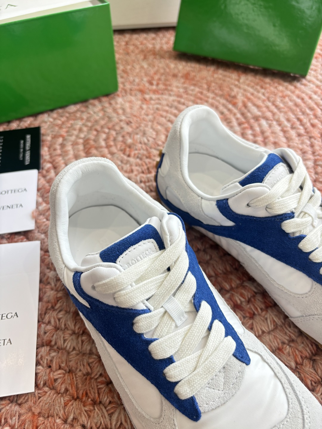 🌾G741火爆款 Bottega Veneta(BV葆蝶家)OrbitFlash系列复古运动鞋设计风格: