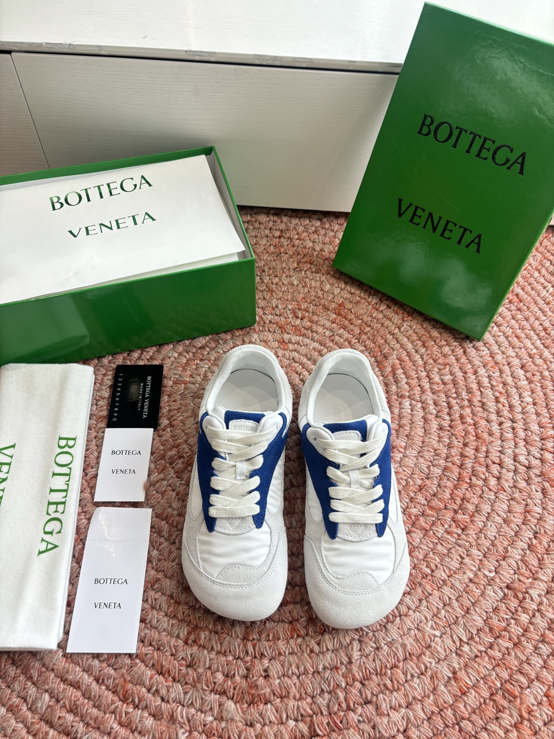 🌾G741火爆款 Bottega Veneta(BV葆蝶家)OrbitFlash系列复古运动鞋设计风格: