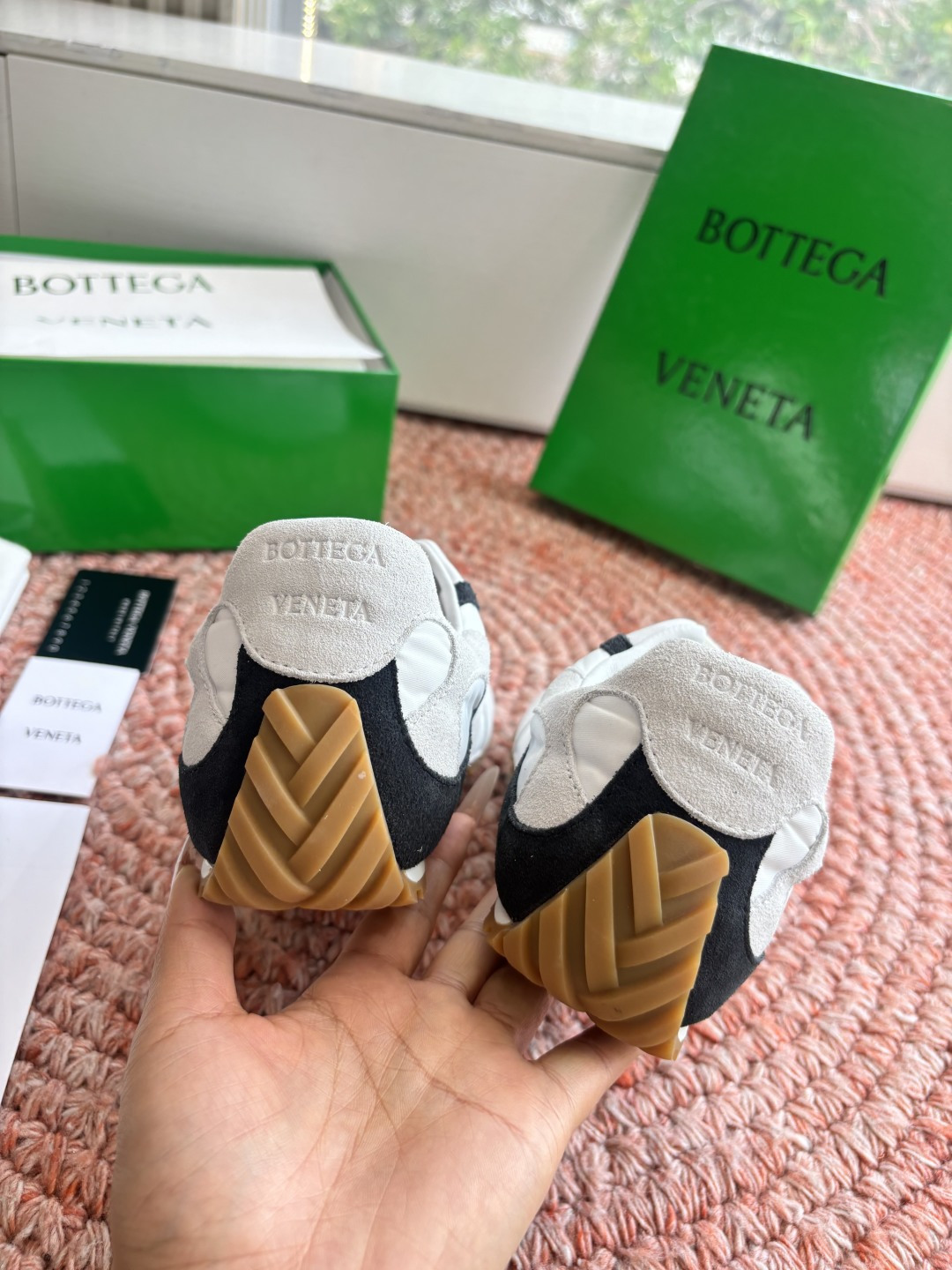 🌾G741火爆款 Bottega Veneta(BV葆蝶家)OrbitFlash系列复古运动鞋设计风格: