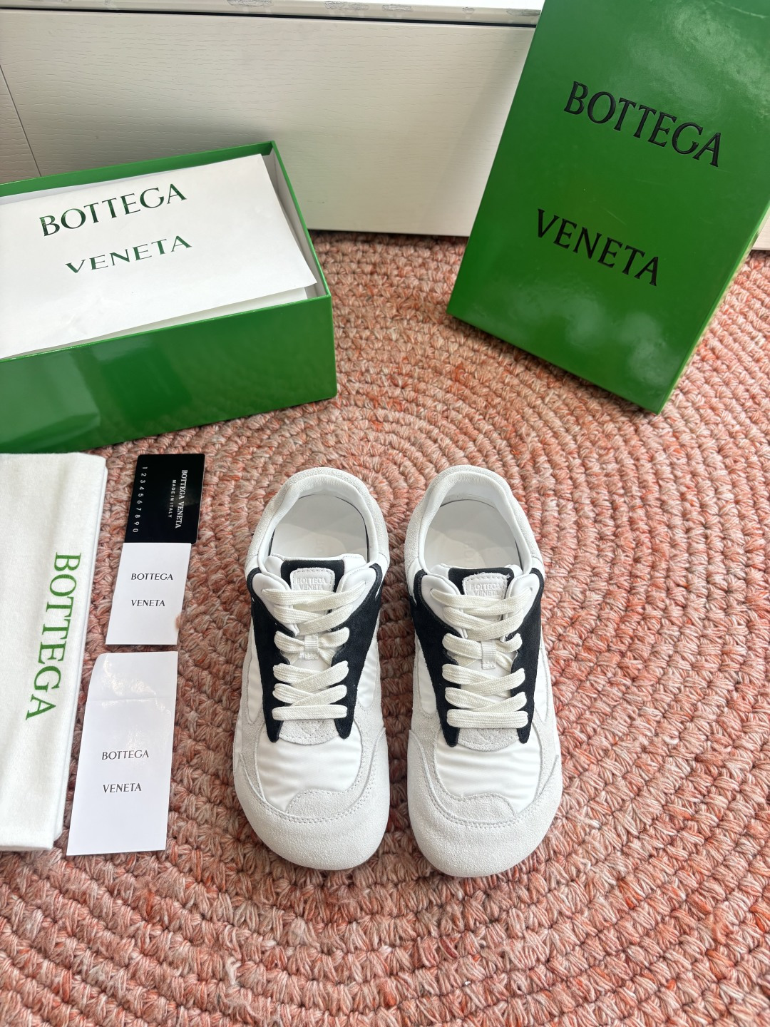 🌾G741火爆款 Bottega Veneta(BV葆蝶家)OrbitFlash系列复古运动鞋设计风格: