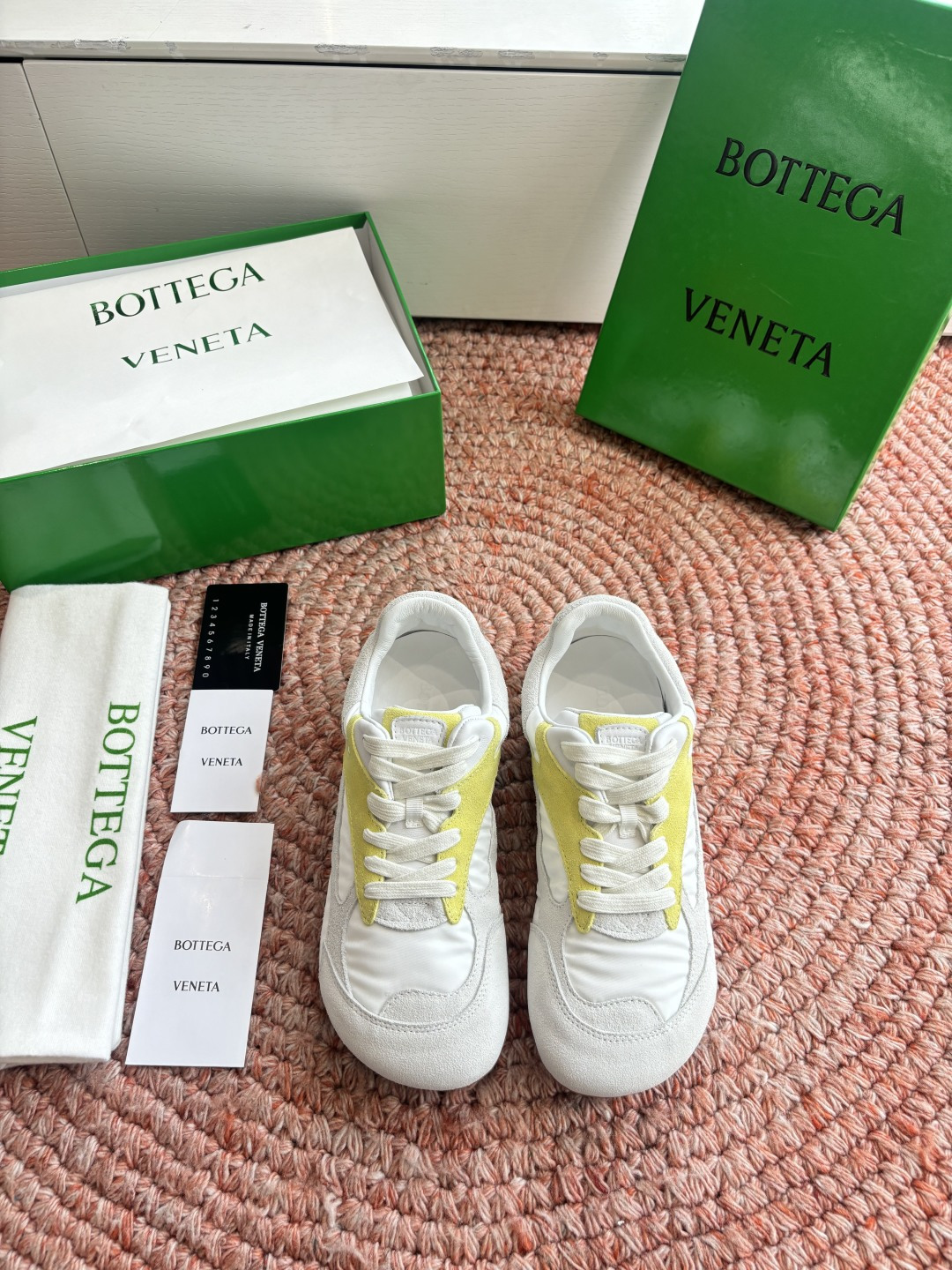 🌾G741火爆款 Bottega Veneta(BV葆蝶家)OrbitFlash系列复古运动鞋设计风格: