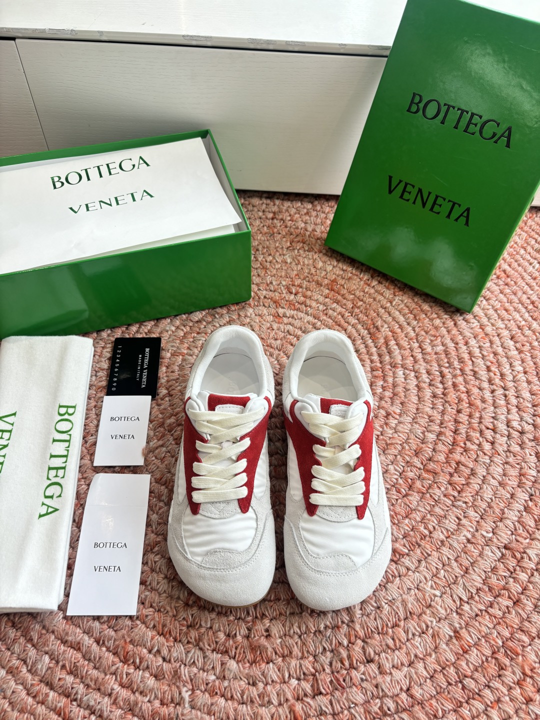 🌾G741火爆款 Bottega Veneta(BV葆蝶家)OrbitFlash系列复古运动鞋设计风格: