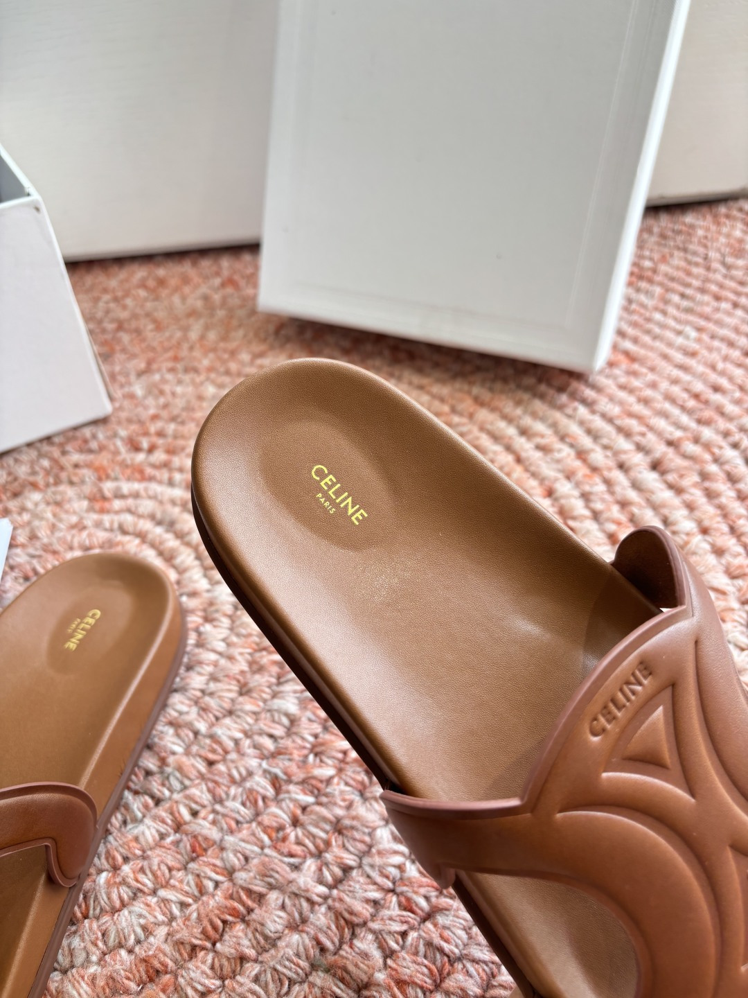 🌾G067😃所见即所得代购级别老钱风CELINE思琳赛琳CELINE RUNNER 有CELINE标志侧