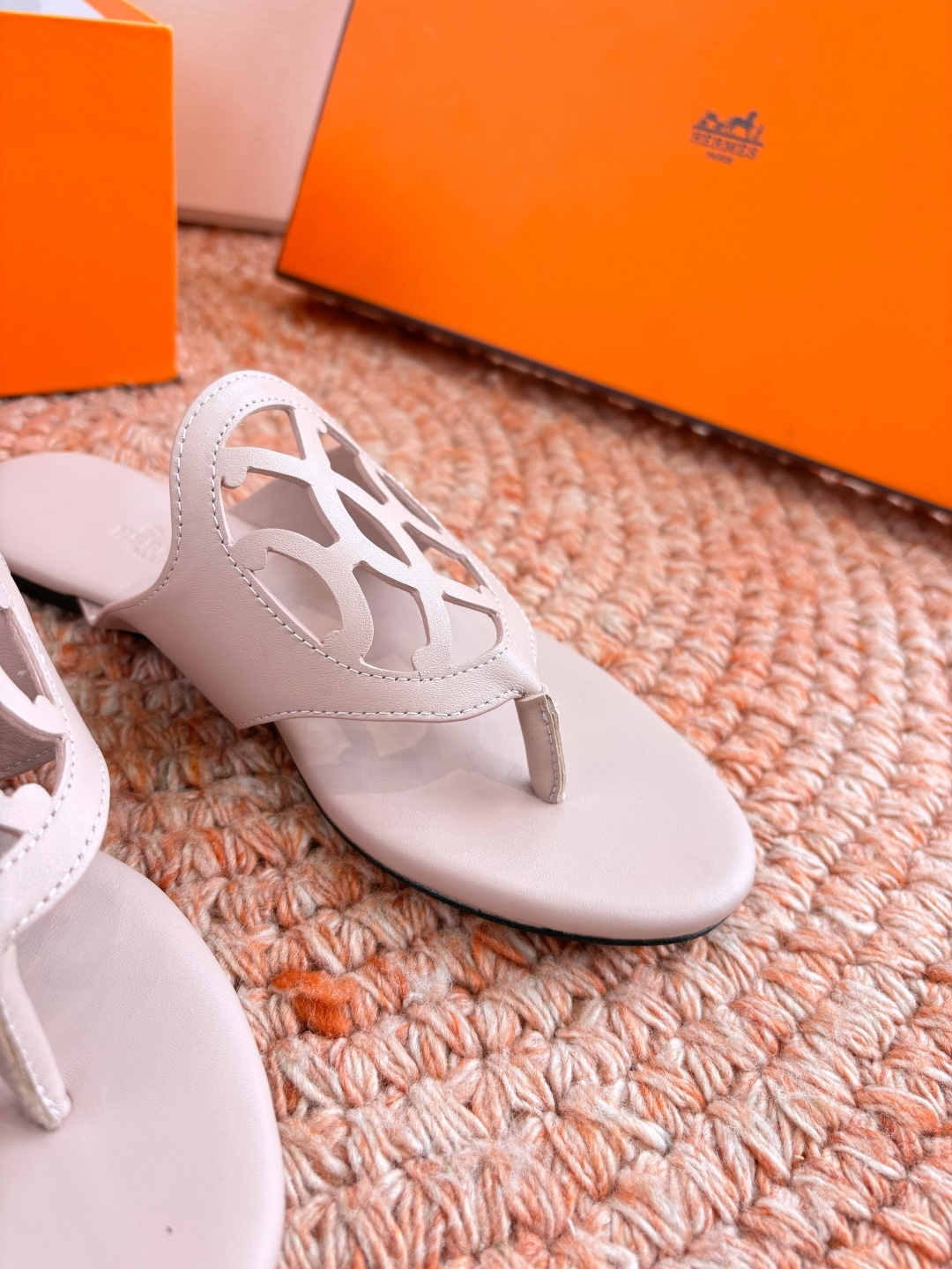 🌾G203高端品质H家 2026春夏新款 HERMES爱马仕H猪鼻子拖鞋一字平底真皮外穿凉鞋女扣平底金属