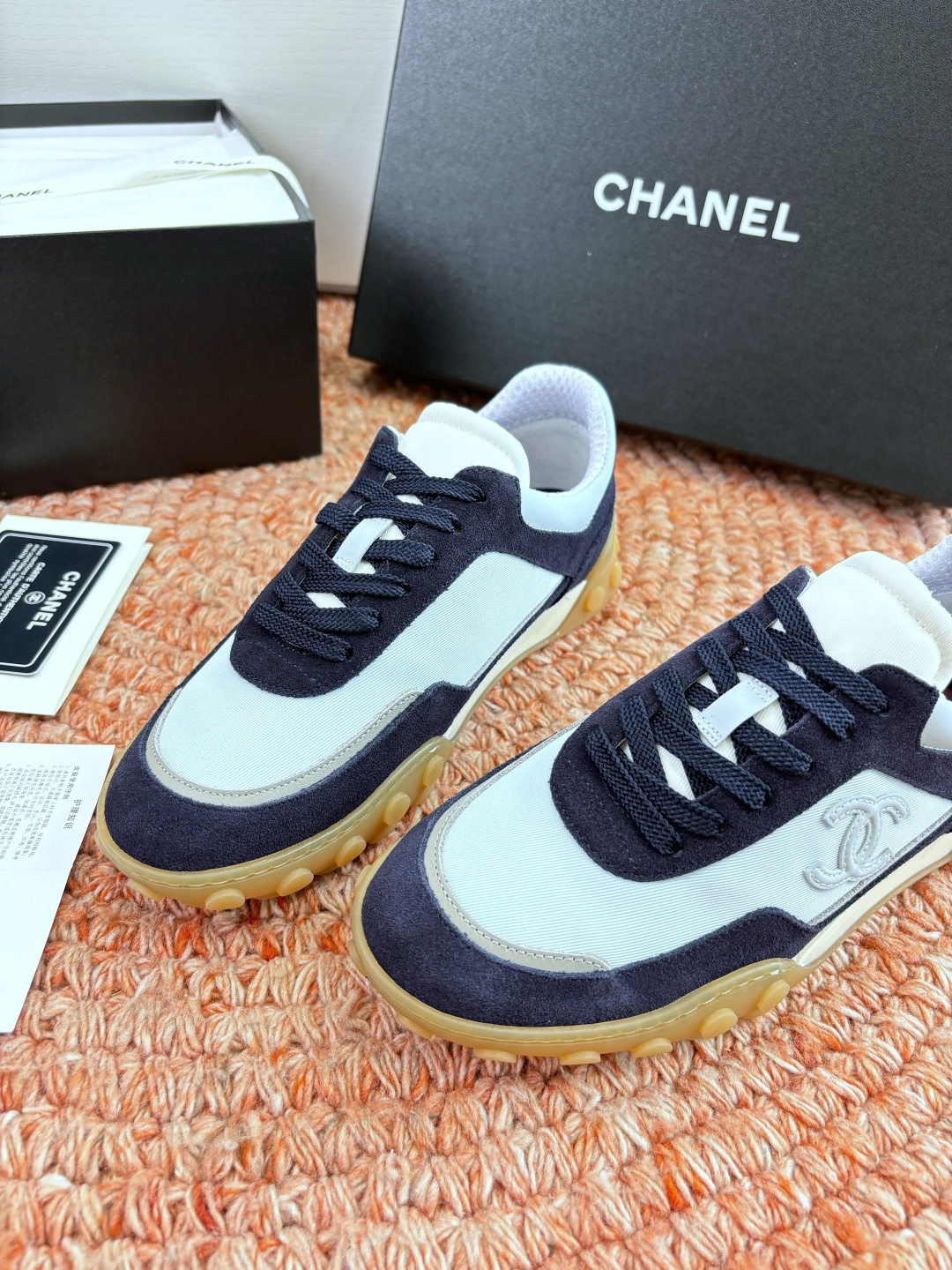 P🌾G266😀CHANEL/香奈儿2026新款小香风麂皮圆头布面运动鞋时尚增高鞋休闲鞋德训鞋面料：磨砂牛