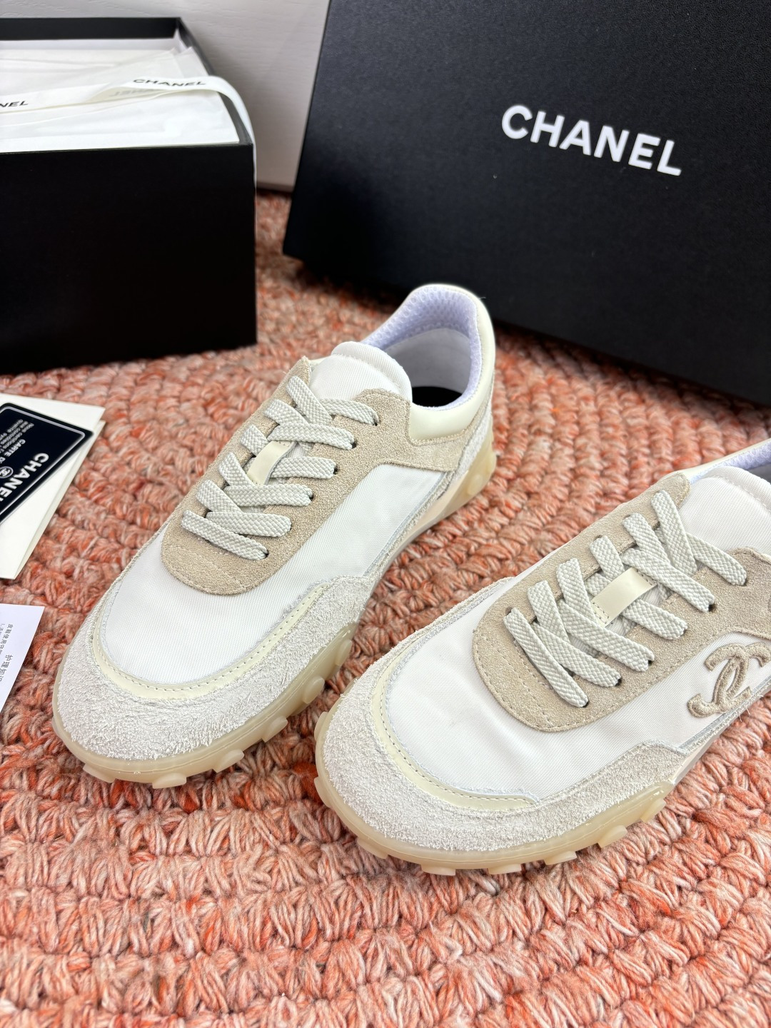 P🌾G266😀CHANEL/香奈儿2026新款小香风麂皮圆头布面运动鞋时尚增高鞋休闲鞋德训鞋面料：磨砂牛