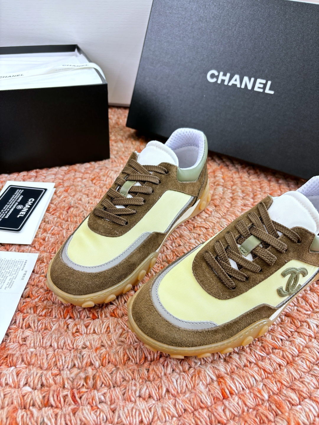 P🌾G266😀CHANEL/香奈儿2026新款小香风麂皮圆头布面运动鞋时尚增高鞋休闲鞋德训鞋面料：磨砂牛
