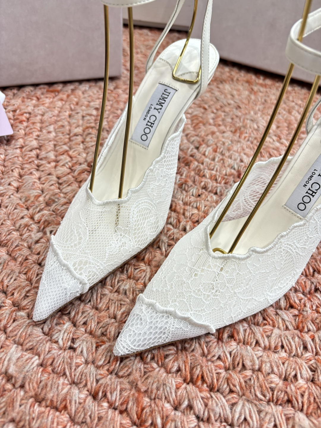 🌾G987所见即所得Jimmychoo 吉米周 26/ 春夏新款 蕾丝 尖头 高跟鞋 这个系列最有意思的