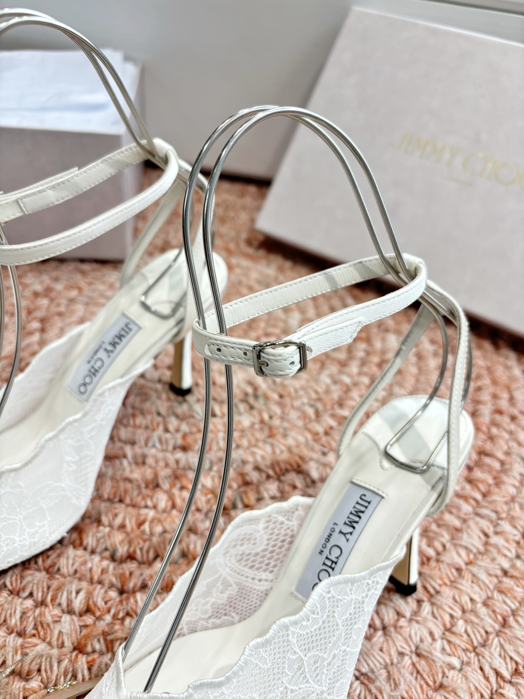 🌾G987所见即所得Jimmychoo 吉米周 26/ 春夏新款 蕾丝 尖头 高跟鞋 这个系列最有意思的