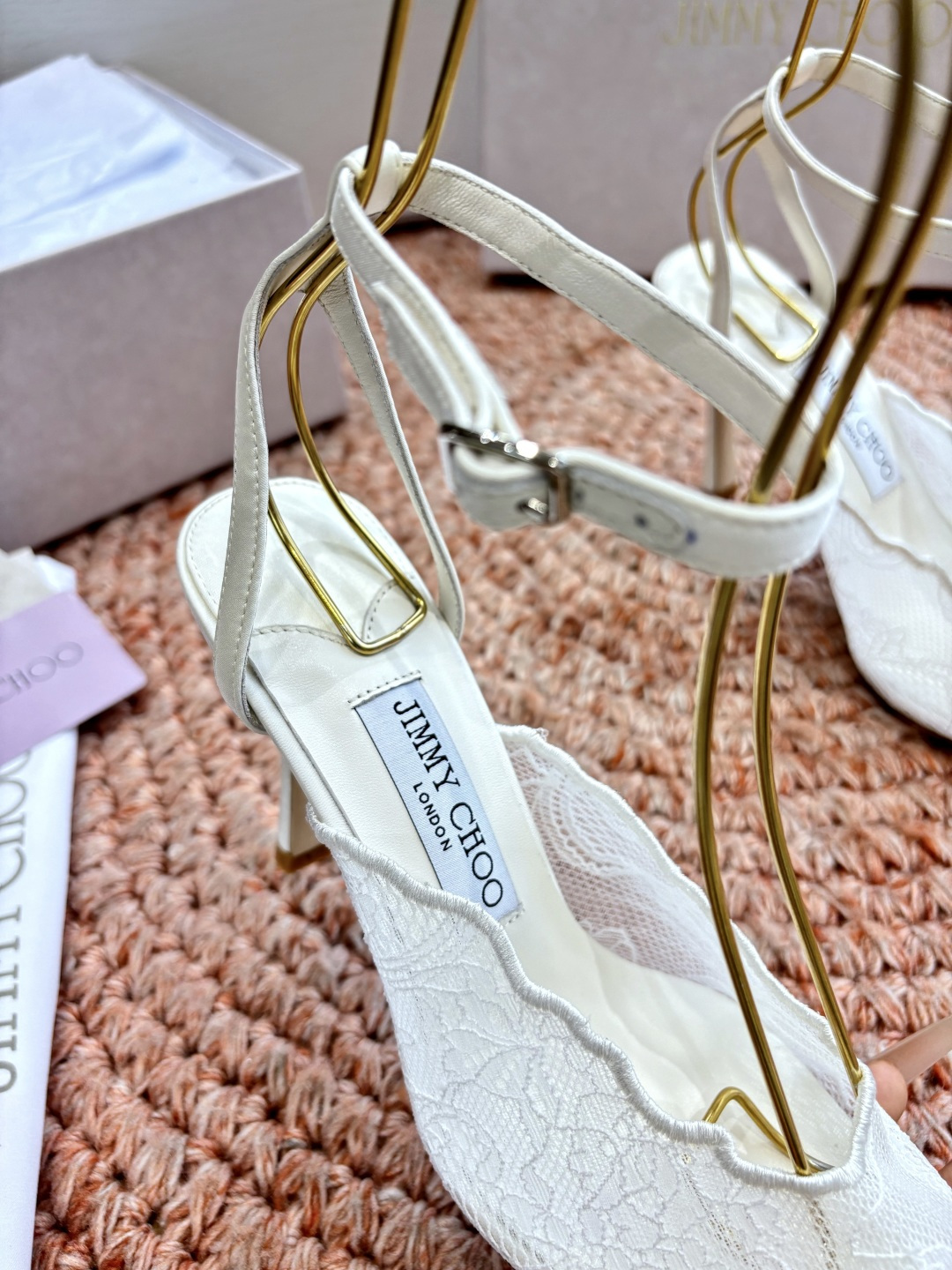 🌾G987所见即所得Jimmychoo 吉米周 26/ 春夏新款 蕾丝 尖头 高跟鞋 这个系列最有意思的