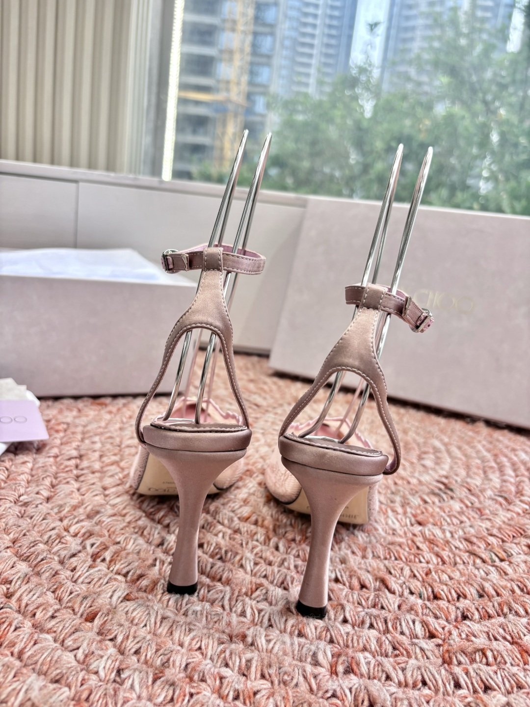 🌾G987所见即所得Jimmychoo 吉米周 26/ 春夏新款 蕾丝 尖头 高跟鞋 这个系列最有意思的