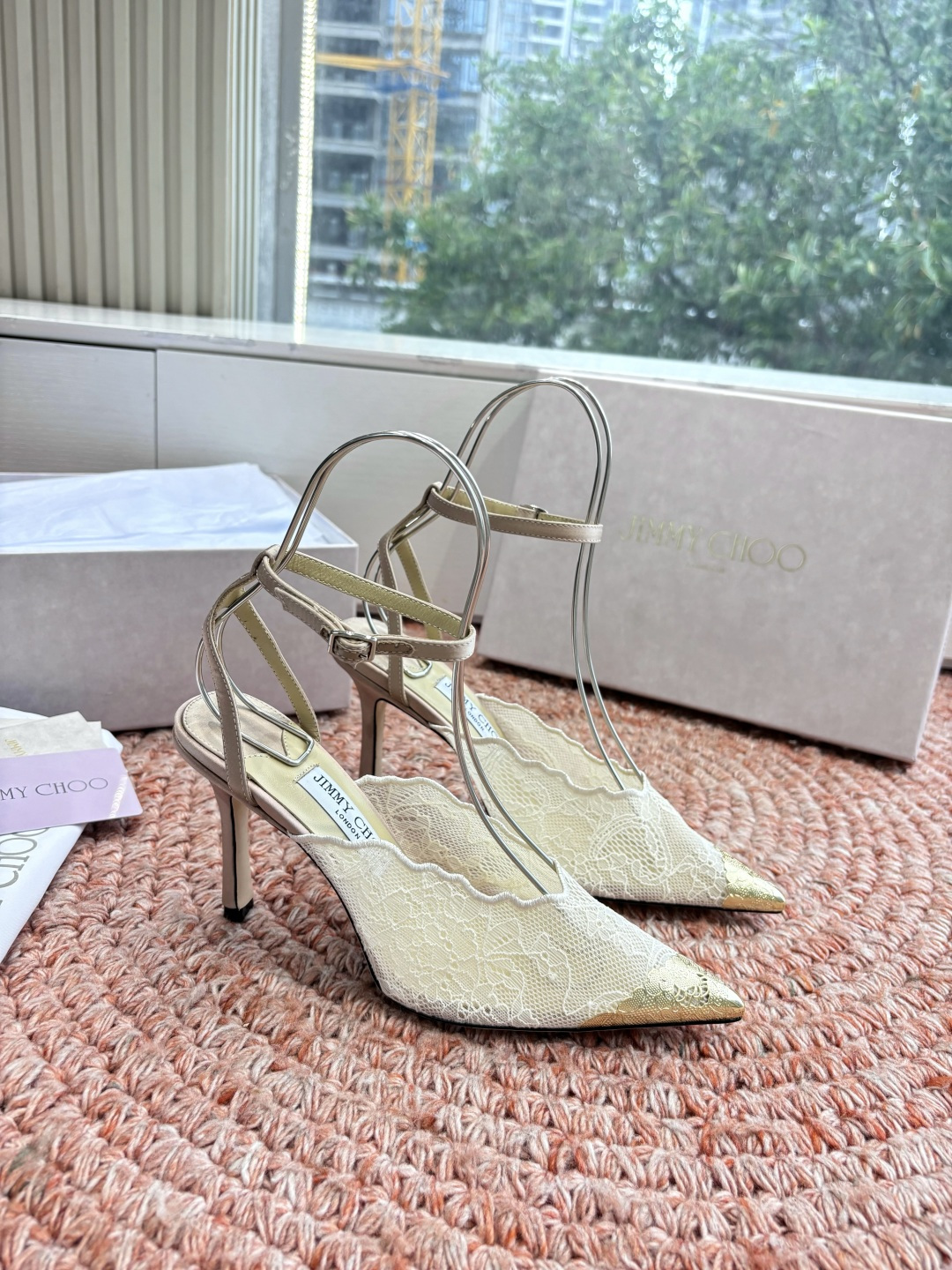 🌾G987所见即所得Jimmychoo 吉米周 26/ 春夏新款 蕾丝 尖头 高跟鞋 这个系列最有意思的